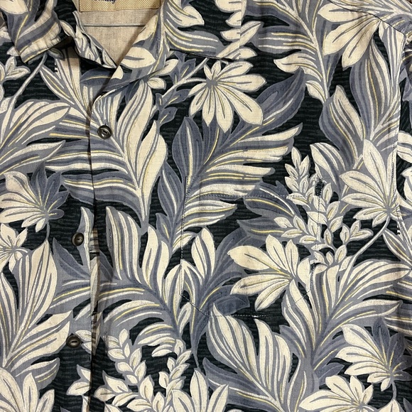Tommy Bahama Button down - Picture 2 of 3